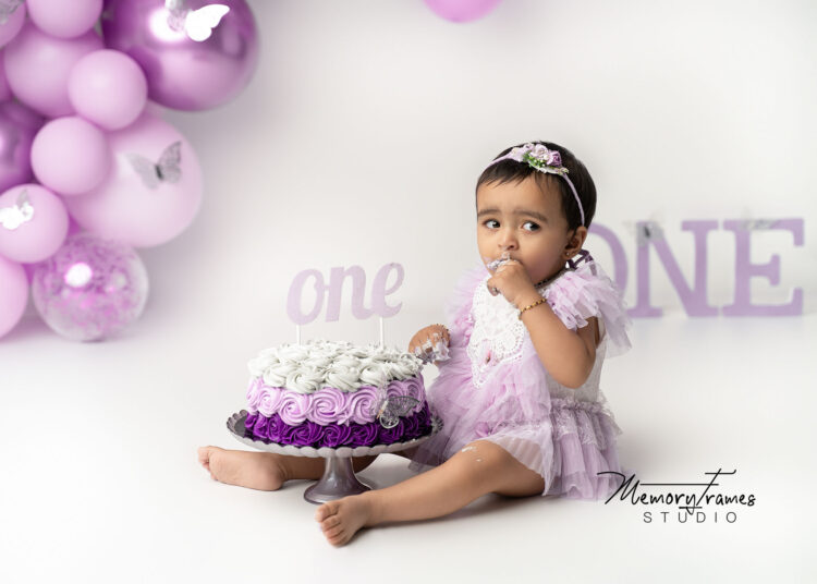 cake smash photographer cambridge, Guelph cake smash photographer, cake smash photographer Guelph,