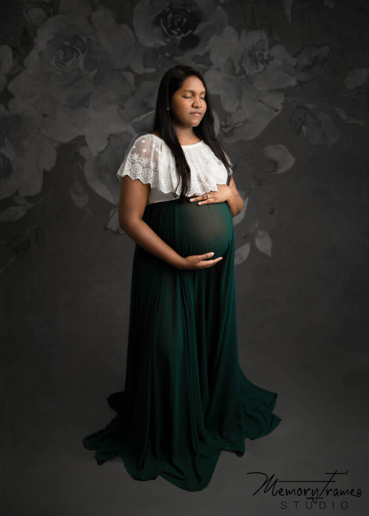 maternity photo of beautiful women posed in kitchener studiio, guelph maternity photographer