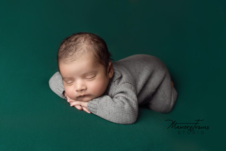 Best photographer Kitchener, Waterloo Kitchener newborn photographer, Newborn photographer near me,