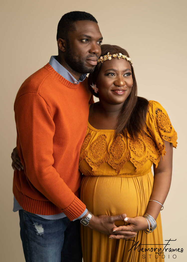 father and mother posing for maternity photoshoot, guelph maternity photographer, kitchener maternity photoshoot