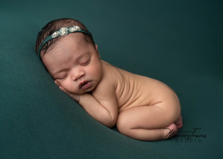 Best photographer Kitchener, Waterloo Kitchener newborn photographer, Newborn photographer near me,