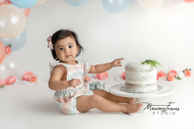 first birthday photoshoot, Cambridge cake smash photographer, cake smash photoshoot,