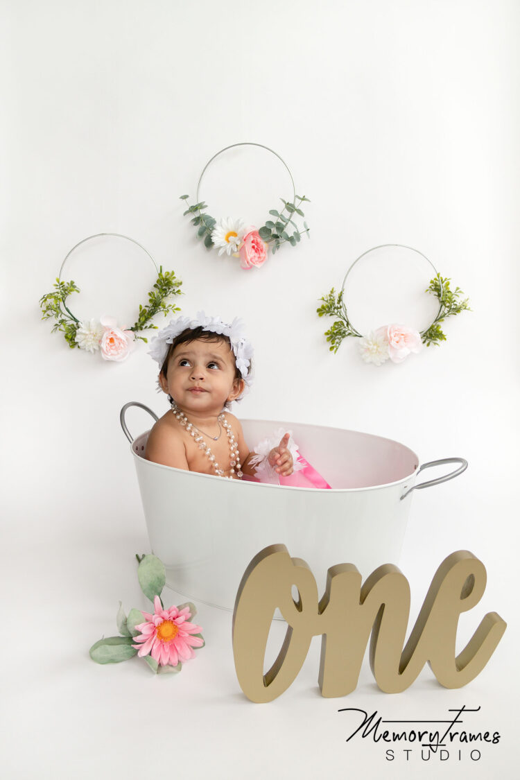 baby in tub, splash session in kitchener studio, cake smah photoshoot, baby girl birthday