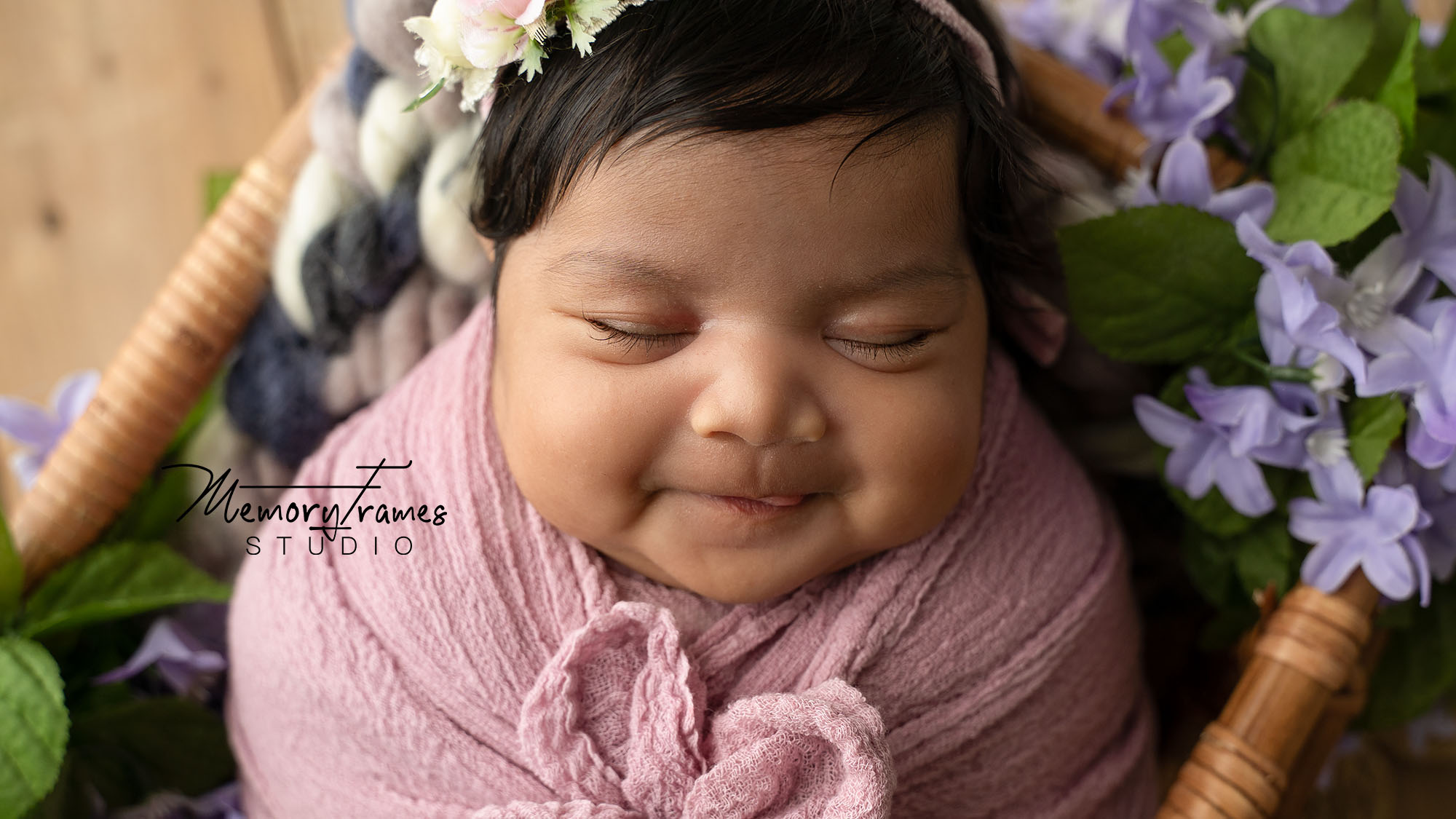 Newborn photoshoot for babies above 2 – 3 weeks.