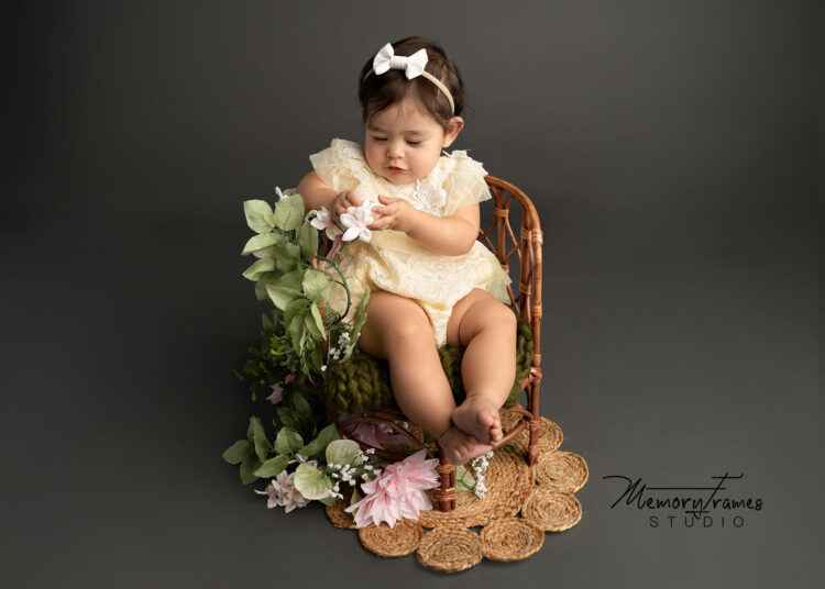 Kitchener milestone photographer, Kitchener milestone photography, cake smash Photographer Kitchener