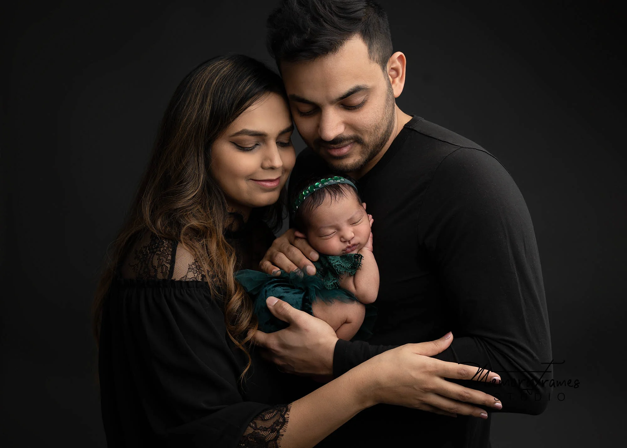 what should parents wear to newborn photoshoot?