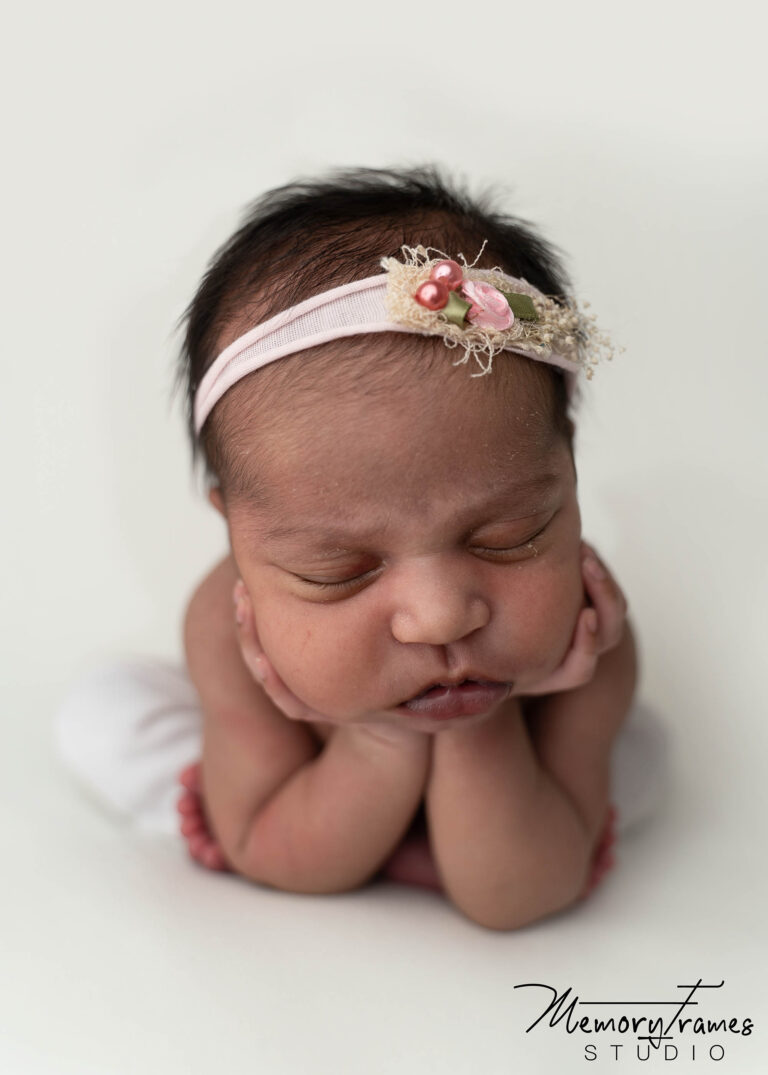 froggy pose, newborn posed by Kitchener newborn photographer