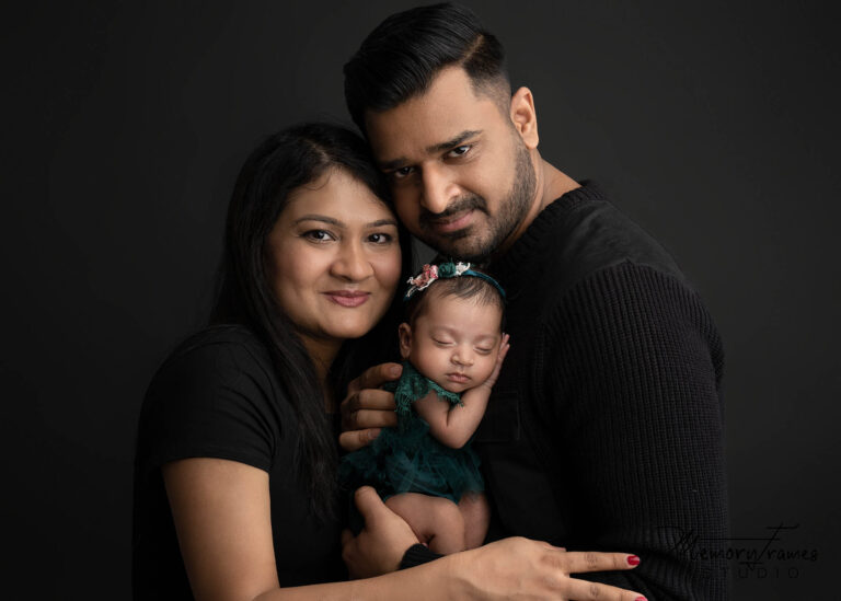 newborn family phtoshoot, family photo with newborn baby at kitchener photography studio